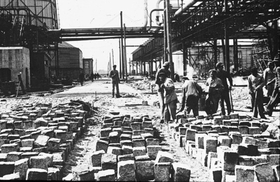 [Jewish slave labor at the IG Farben plant near Auschwitz[6].jpg]