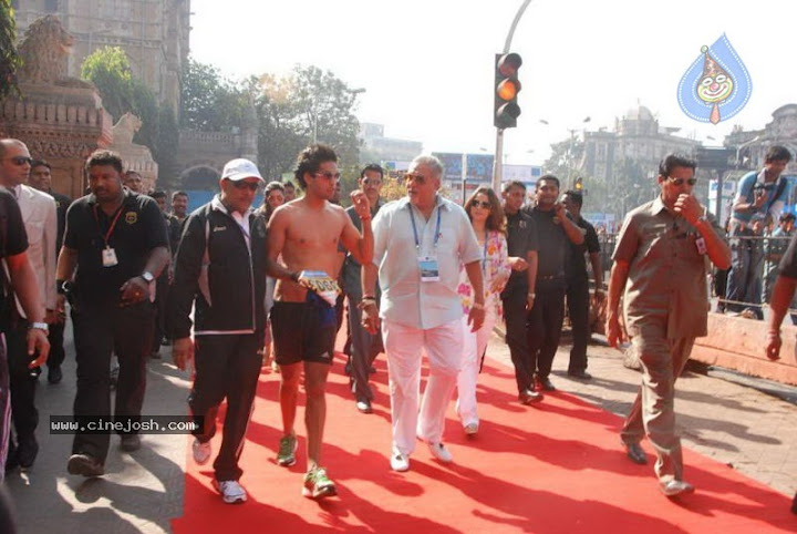 Bollywood Celebrities At Mumbai Marathon Photos