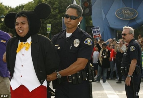 1264476806_costume_guys_arrested_04