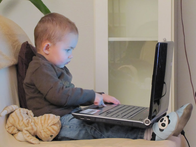 Blog de enzo-petit-pilote : enzo bient&ocirc;t grand fr&egrave;re..., decembre 2010