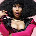 Nicki Minaj presenteia mulher da platéia com dança sensual em show. Veja vídeo