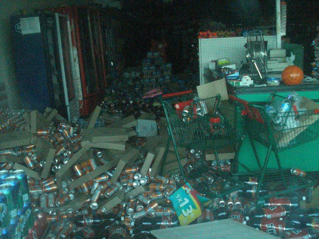 destrozos en waldos mexicali tras el temblor