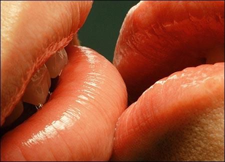 beso alegre primer beso