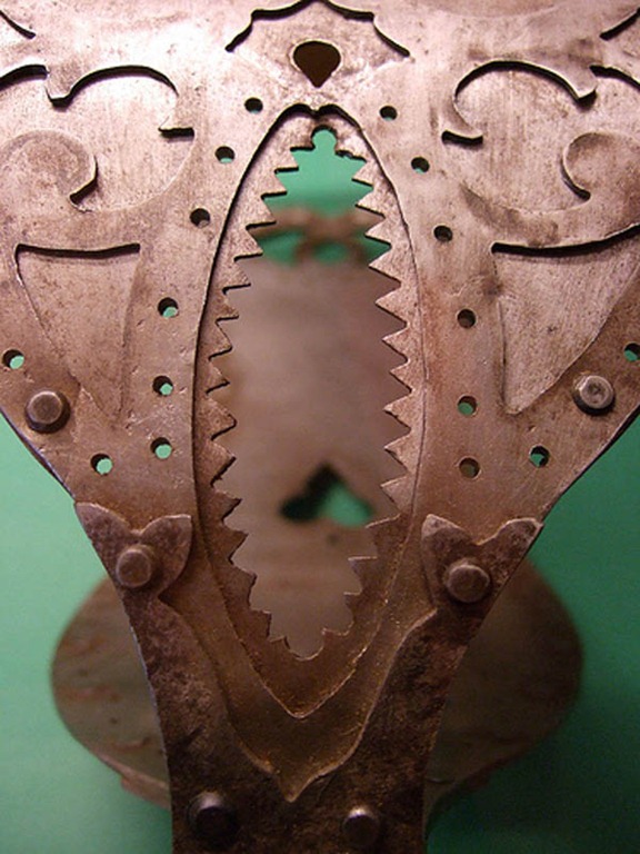 [1293663975_1181111237_1177719002_fedelitybelt2[5].jpg]