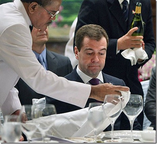 Дмитрий Медведев может стать владельцем ресторана в Сингапуре. . Президент заполнил уже все бумаги. . Ответ придет через неделю