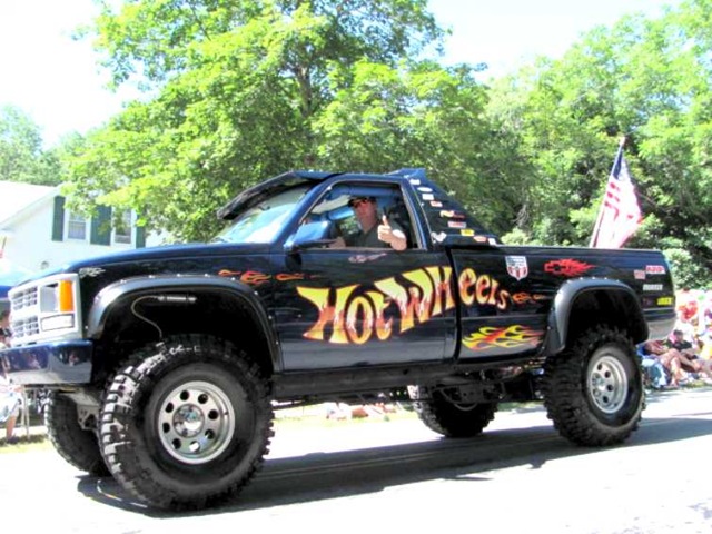 [4th july parade hot wheels truck[2].jpg]