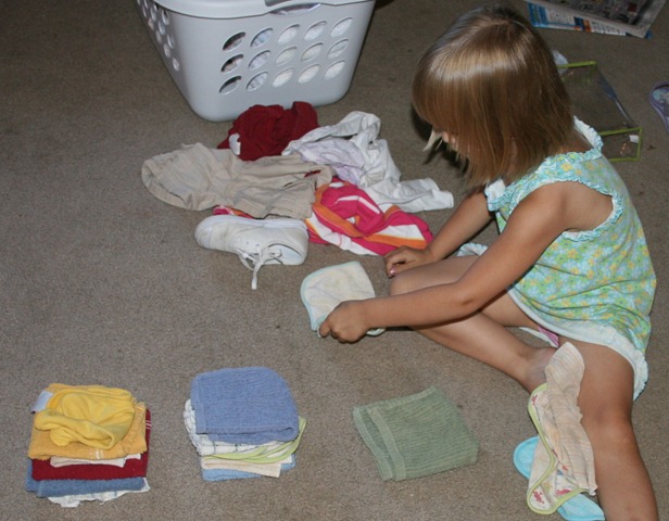 [2010-09-09 Kahlen Folding Laundry (2)[5].jpg]