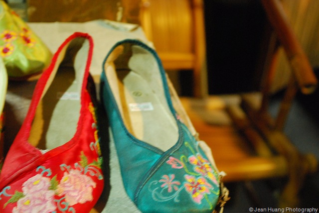 [Chinese Embroidered Shoes, Jinli Street - Chengdu, Sichuan Province, China[6].jpg]