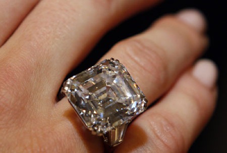 huge diamond wedding rings for women