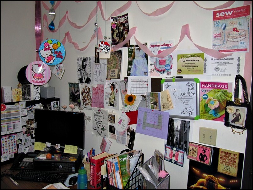 [14_Beth's office_no peo in pic [800x600][5].jpg]