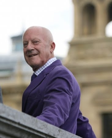[Norman-Foster-biografia-[4].jpg]