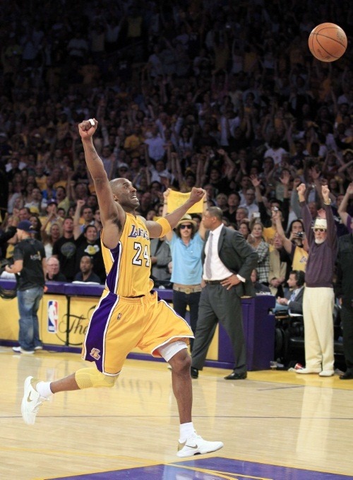 [lakersbryantcelebratesdefeatingthece[2].jpg]