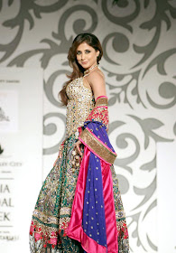 urmila matondkar rfor bridal fashion week unseen pics