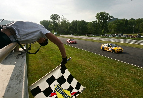 [Grand-Am Starter Tani Miller seems to have lost something,Lime Rock 2010[4].jpg]