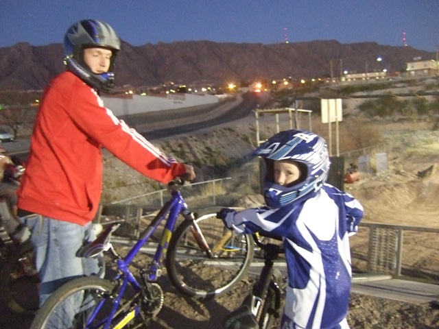 [ed_jimi and darren posting at the starters gate[2].jpg]