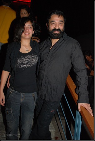 Akshara Hassan,Kamal Hassan at the launch of Rollingstone magazine in Hard Rock Cafe on Feb 27th 2008(51)