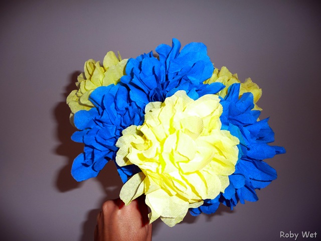 [fiori gialli e blu_m[10].jpg]