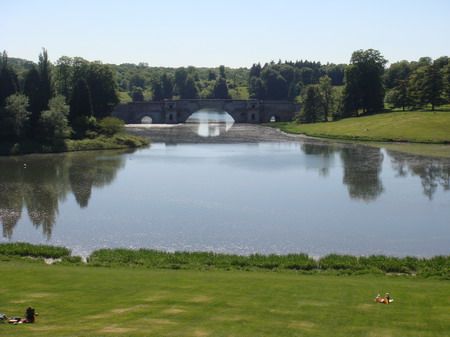 A avistar a ponte no parque de Blenheim Palace