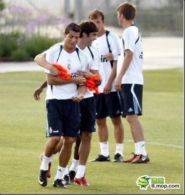 A bela amizade de Cristiano Ronaldo e Kaká (13)