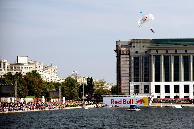 RedBull FlugTag Bucharest 2010 ©Alin Popescu - www.alinpopescu.eu _ATN8811.jpRedBull FlugTag Bucharest 2010 ©Alin Popescu - www.alinpopescu.eug