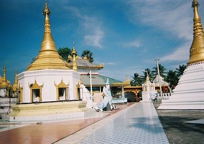 ミャンマー側寺院2