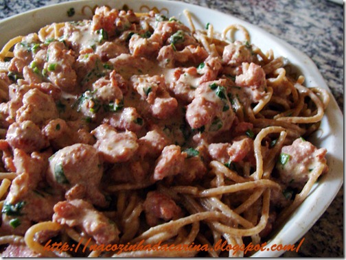 espaguete-com-linguiça-ao-creme-02 espaguete-com-linguiça-ao-creme-02