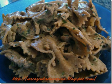 macarrão-com-iscas-de-porco-01