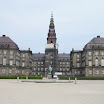 DSC03386.JPG - 4.07. Kopenhaga - Slotsholmen - Christiansborg z pomnikiem Fryderyka VII (I)