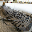 DSC03525.JPG - 9.07. Roskilde; Muzeum Łodzi Wikingów; 1000 - letnia  łódź wydobyta z dna Roskildefjordu (I)
