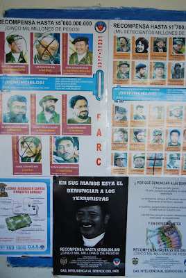 dénoncer les terroristes recherchés ou comment reconnaitre un colis-bombe...
