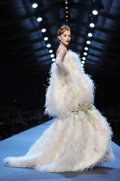 Christian Dior Runway Paris Fashion Week Haute dL9k9XvGGJbl