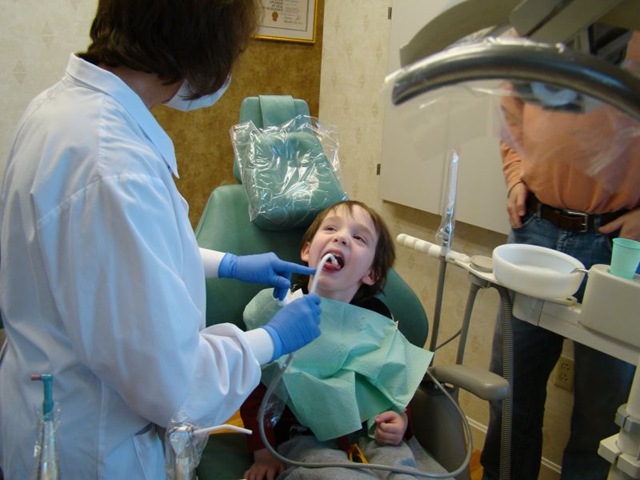 [dentist12[6].jpg]