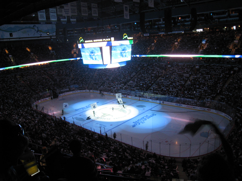 canucks_blackhawks_game6_15.jpg