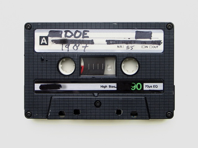 [music cassette[1].jpg]