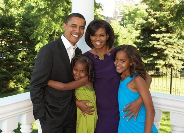 [ObamaFamily-08-2008[4].jpg]