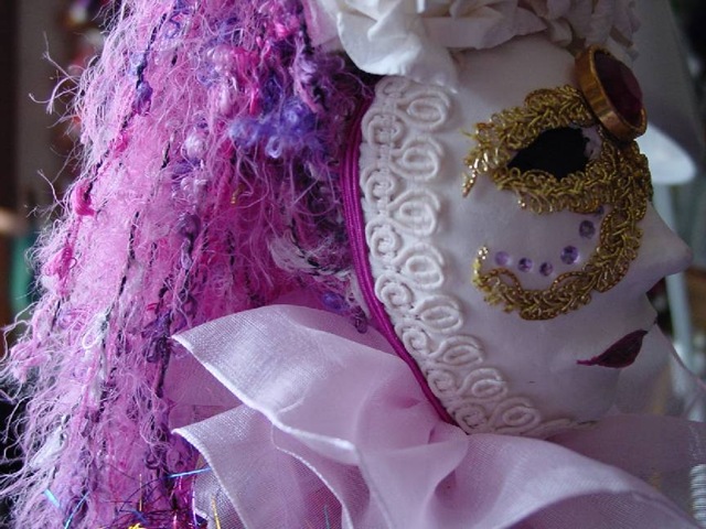 [carnivalewhitefuschiatrimweb[4].jpg]