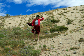 Señora Wayne prowls Quilotoa crater, offering her scouting services to wayward travellers in exchange for small change.