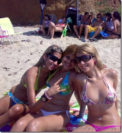 famosas-y-mujeres-mujeres-en-la-playa