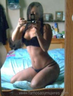 [famosas-y-mujeres-fotos-chicas-lesvianas[6].jpg]