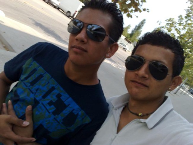 [hombres amigos[1].jpg]