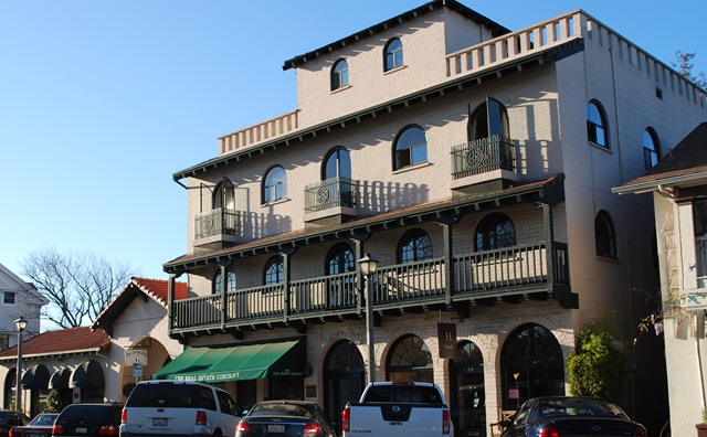 [north hotel[3].jpg]