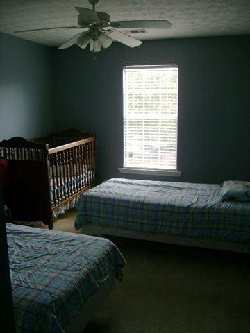 [boys room 001[3].jpg]