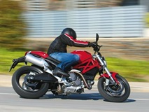 [0807_06_z+2009_ducati_monster_696+side_view[5].jpg]