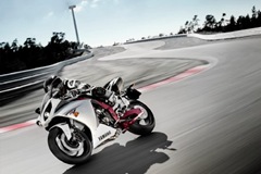 [2009-YZF-R1-action-05_prv_tcm26-265556[5].jpg]