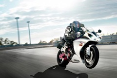 [2009-YZF-R1-action-01_prv_tcm26-266409[5].jpg]