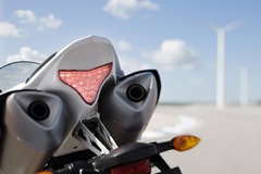 [2009-YZF-R1-detail-20_prv_tcm26-266463[6].jpg]