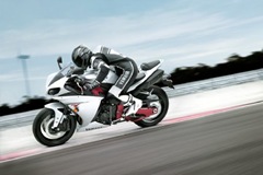 [2009-YZF-R1-action-03_prv_tcm26-265550[5].jpg]