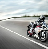 [2009-YZF-R1-action-02_prv_tcm26-266412[2].jpg]