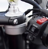 [2009-YZF-R1-detail-18_prv_tcm26-266457[2].jpg]