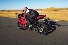 [08_CBR1000RR_Action4_RedBlk[13].jpg]